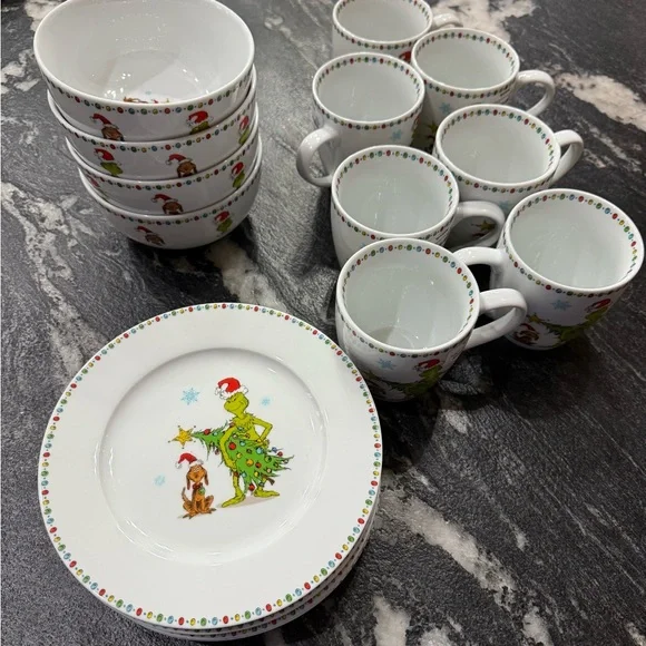 Grinch Dessert plates, bowls, and mugs - Picture 1 of 5
